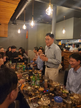 사진 2. Korean Night, 정종우 교수님의 건배사